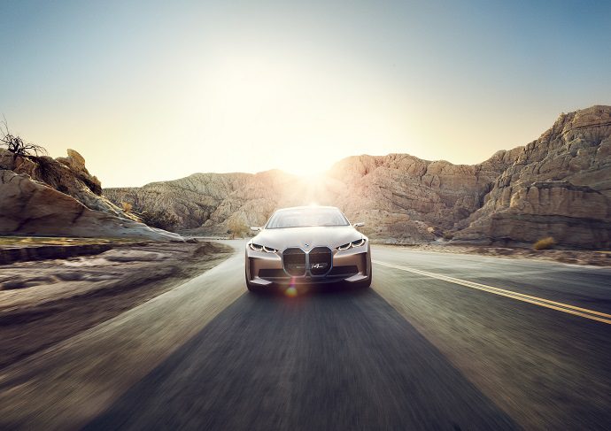 BMW i4 concept, przyspieszenie, moc, pojemność baterii