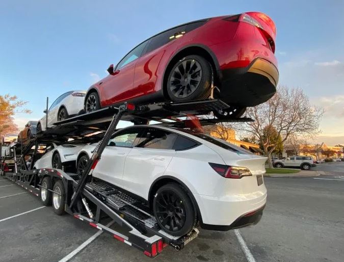 Tesla Model Y, dostawy do klientów